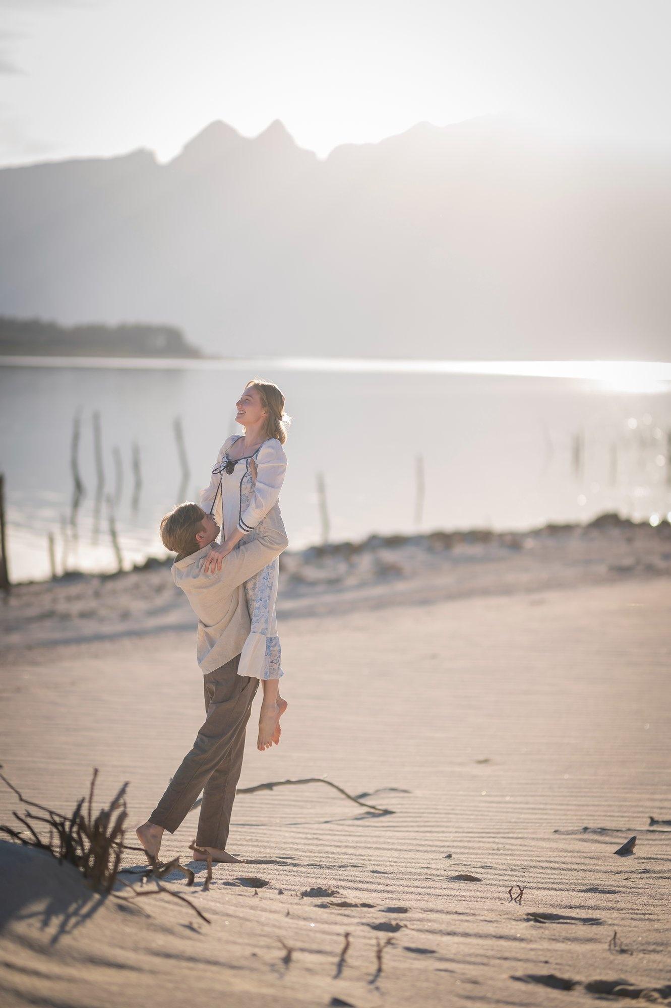 What to Wear to Your Engagement Photoshoot: Expert Advice from a Wedding Photographer